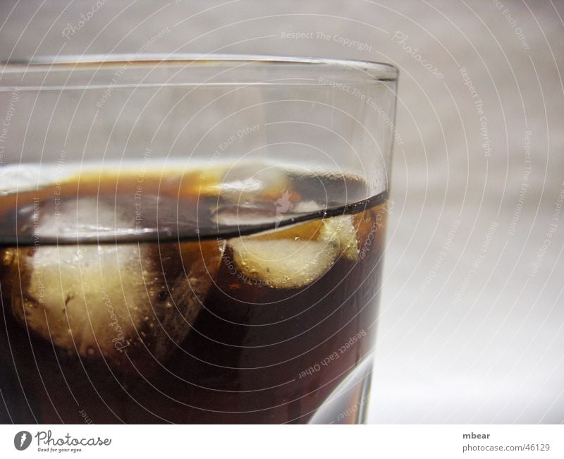 Cool Coke Cola Eiswürfel Erfrischung trinken Getränk Schnellzug Glas Durst
