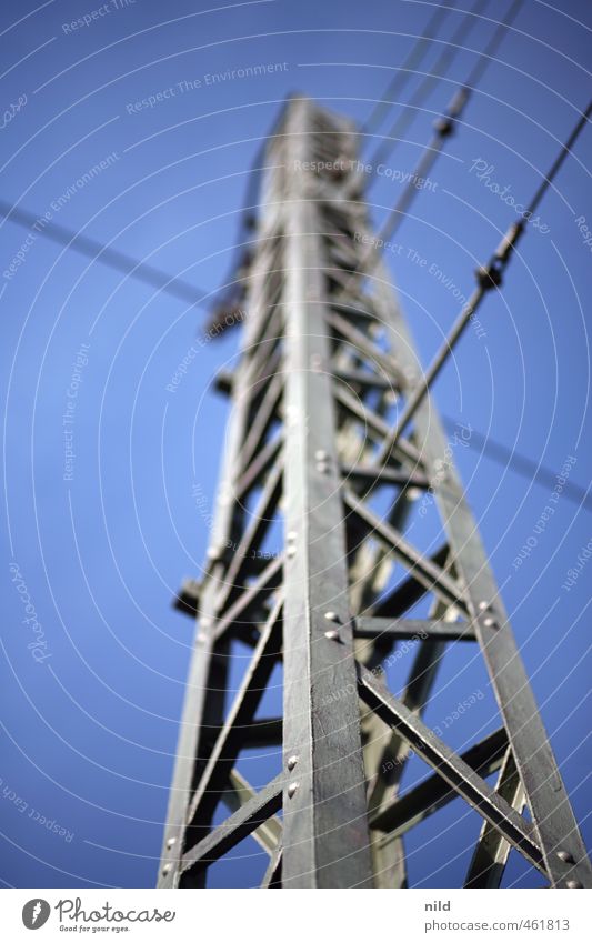 Blaugrau Technik & Technologie Energiewirtschaft Industrie Strommast Himmel Wolkenloser Himmel Schönes Wetter blau aufstrebend aufwärts Elektrizität Farbfoto