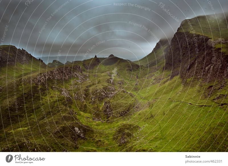 [Skye 12] Quiraing II Umwelt Natur Urelemente Erde Himmel Wolken Sommer schlechtes Wetter Sturm Nebel Pflanze Gras Berge u. Gebirge Gipfel Meer Isle of Skye