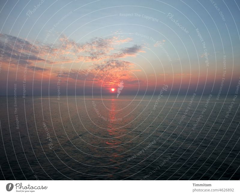 Es kann so schön sein! Nordsee Dänemark Sonne Sonnenlicht Sonnenuntergang Himmel Wolken Wasser Wellen sanft Reflexion & Spiegelung Dämmerung Natur Menschenleer