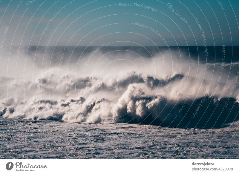 Starker Wellengang nach einem Sturm auf den Azoren XIII Zentralperspektive Starke Tiefenschärfe Sonnenlicht Reflexion & Spiegelung Kontrast Schatten