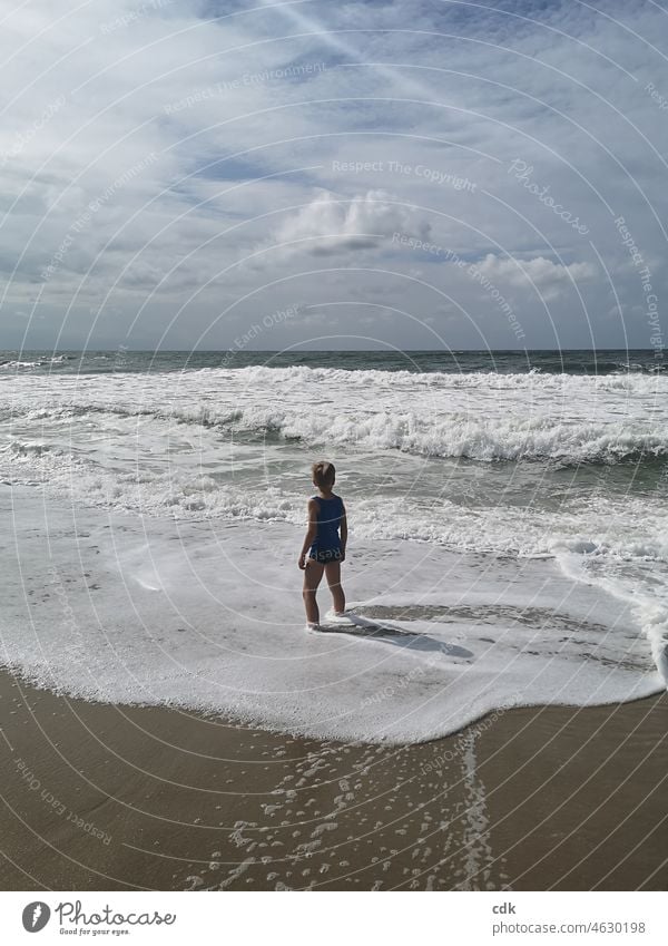 Kindheit | Natur erleben | Sehnsuchtsort Meer Ostsee Junge Gischt Wellen Brandung Stand Strand Sommer Sommerferien Weite Glück Entspannung Himmel Wasser Sonne