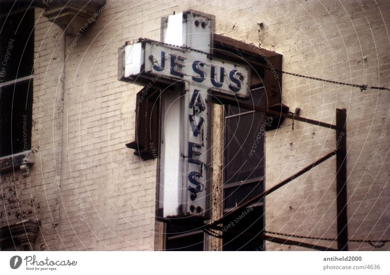 Jesus saves Jesus Christus Verfall Neonlicht Amerika Christentum New York City Religion & Glaube Hoffnung Fototechnik Rücken alt Schilder & Markierungen