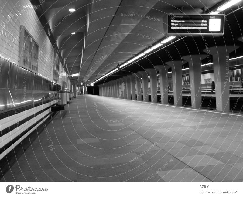 Metrostation silence Rotterdam Station black & white U-Bahn empty