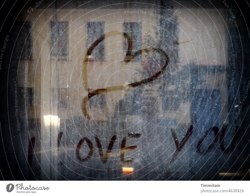 I LOVE YOU - bis zur nächsten Reinigung der Fensterscheibe i love you Herzsymbol Liebe Verliebtheit Schriftzeichen Liebesbekundung schmutzig Spiegelung Haus