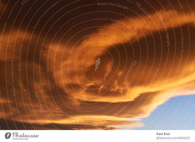Himmel Licht nach Sonnenuntergang. orange Hintergrund, Wolken Tag Dämmerung Meteorologie Himmel (Jenseits) pulsierend Wetter Sonnenlicht Cloud Natur