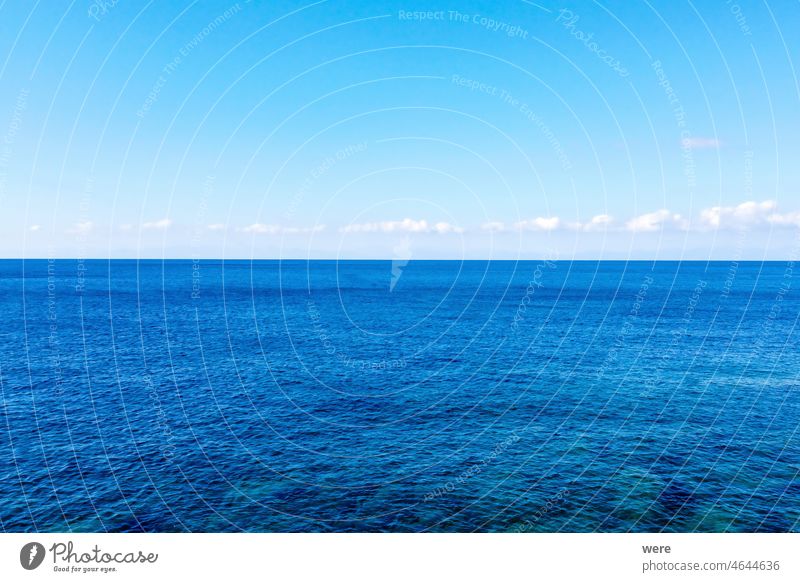 Blick auf das blaue Meer Blaues Meer Elba h2o liquide MEER Schwimmsport Toskana Verbannung Baden Strand Küste Textfreiraum Tauchen Tropf Tropfen Ertrinken