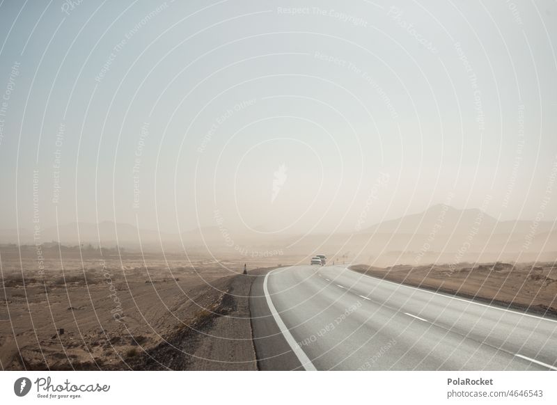 #A0# Calima III Fuerteventura Kanaren Kanarische Inseln Straße Straßenverkehr Straßenbelag Nebel Sand Sandsturm Wetter Wetterphänomen Vulkaninsel karg Abenteuer