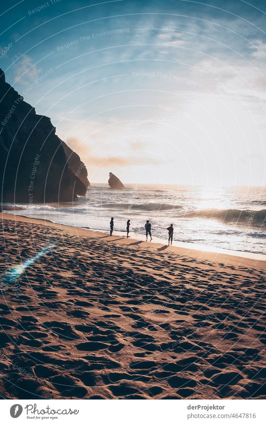 Starke Brandung und Sonnenuntergang in Portugal Textfreiraum rechts einzigartig Strandleben Kindheitserinnerung Ferne Abenteuer Ferien & Urlaub & Reisen