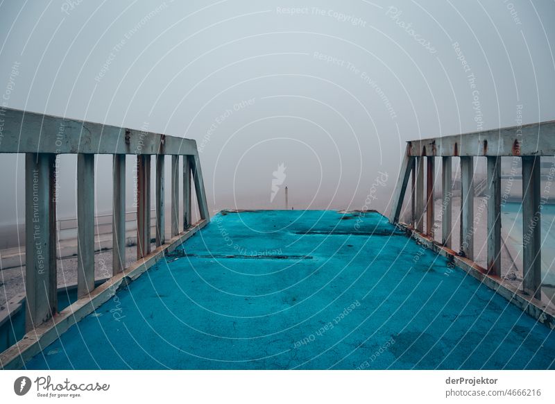 Verlassene "Pools von São Pedro de Moel": Sprungturm IV Naturgewalt Naturerlebnis Textfreiraum Mitte Strukturen & Formen Kontrast Reflexion & Spiegelung Licht