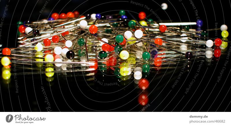 steckköpfchen Stecknadel schwarz rot gelb grün weiß Spiegel Reflexion & Spiegelung rund befestigen mehrfarbig Glas blau Spitze abstecken