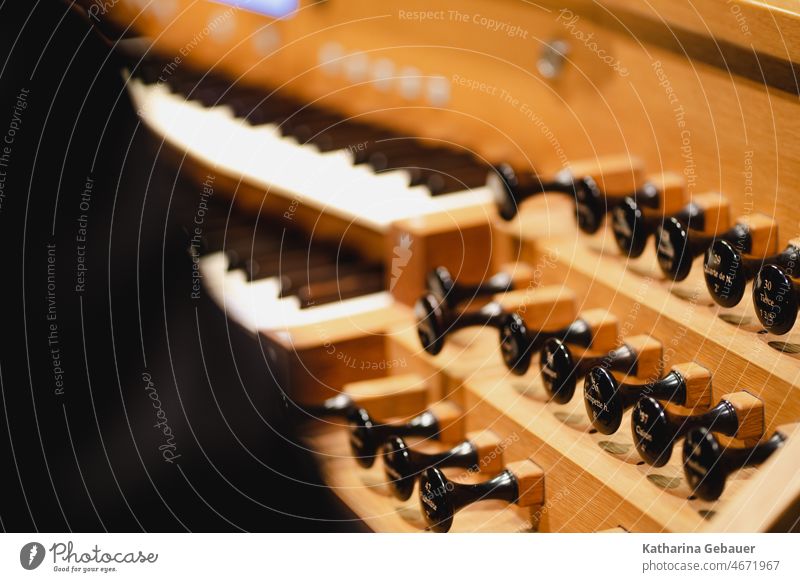 Detail einer Orgel orgelbau kirche glaube register Musikinstrument Klang Tasteninstrument