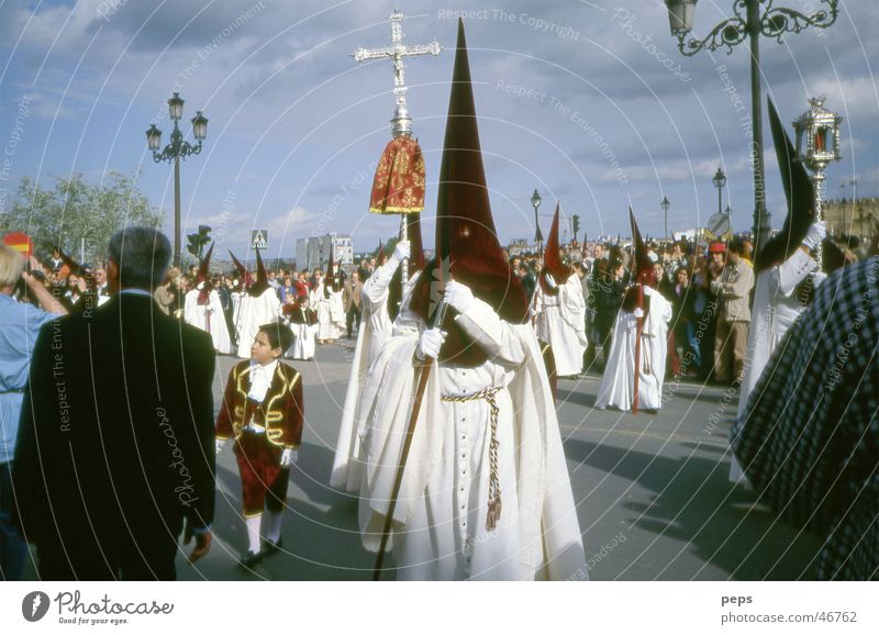 Semana Santa in Cordoba Ostern Prozession Spanien Andalusien Nazareno Angst Religion & Glaube Mann weiß schwarz festlich Zeremonie Publikum Katholizismus