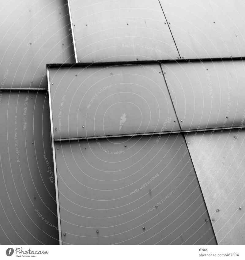 schwarzweißgrau | Hamburger Platte Hochhaus Bauwerk Gebäude Architektur Mauer Wand Fassade Oberfläche Metall dreckig einfach fest kalt Stadt Ordnungsliebe