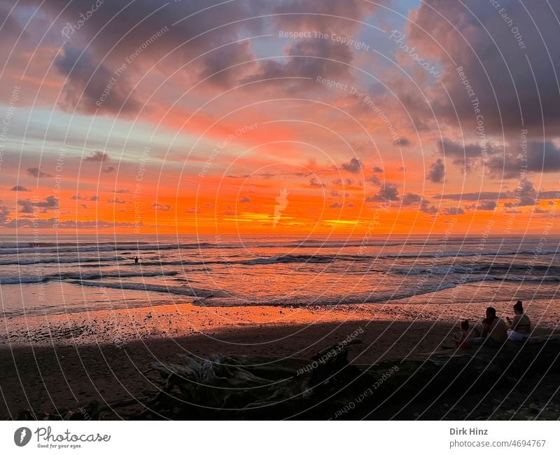 Sonnenuntergang an der Pazifikküste in Costa Rica Wolken Himmel Abend Farbe Meer Wasser Horizont Abenddämmerung Strand Ferien & Urlaub & Reisen Landschaft