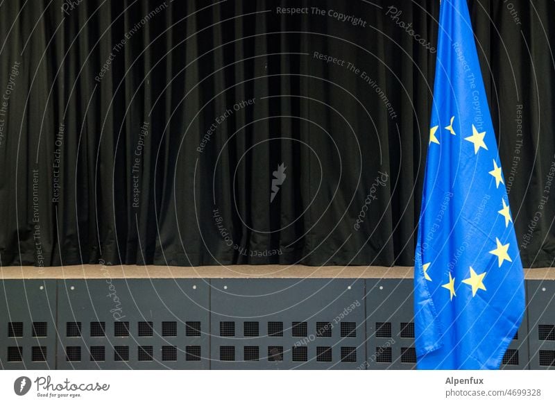 Bühne frei für Europa Europafahne Europäische Union Fahne Flagge Theater Menschenleer Politik & Staat EU Symbole & Metaphern Stern (Symbol) blau Farbfoto