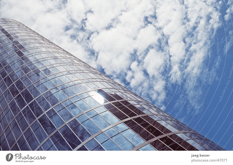 Vancouver Shakedown Hochhaus Glasfassade Spiegel Reflexion & Spiegelung Wolken Himmel blau Wolkenfeld himmelwärts aufwärts diagonal Anschnitt Detailaufnahme