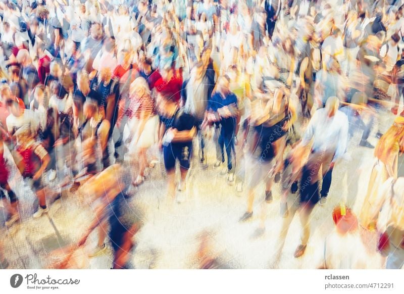 Menschenmenge in einer Einkaufsstraße Menge Straße New York State laufen Menschengruppe Fußgänger Eile Unschärfe Masse Konzept Deutschland Seminar kaufen