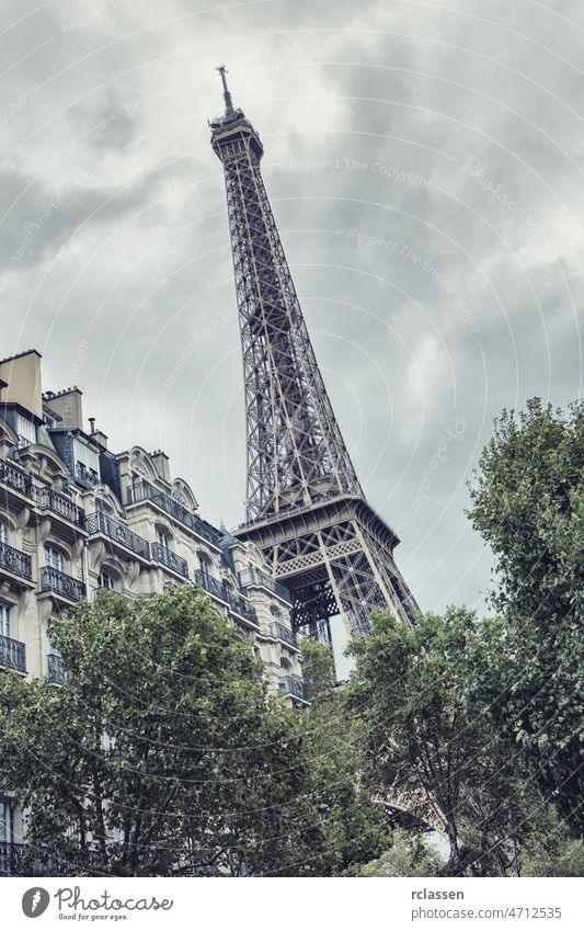 Eiffelturm, Paris. Frankreich. Turm Skyline Ansicht reisen romantisch Großstadt Szene Wahrzeichen Baum Tourismus Gebäude Europäer Europa Urlaub Konstruktion