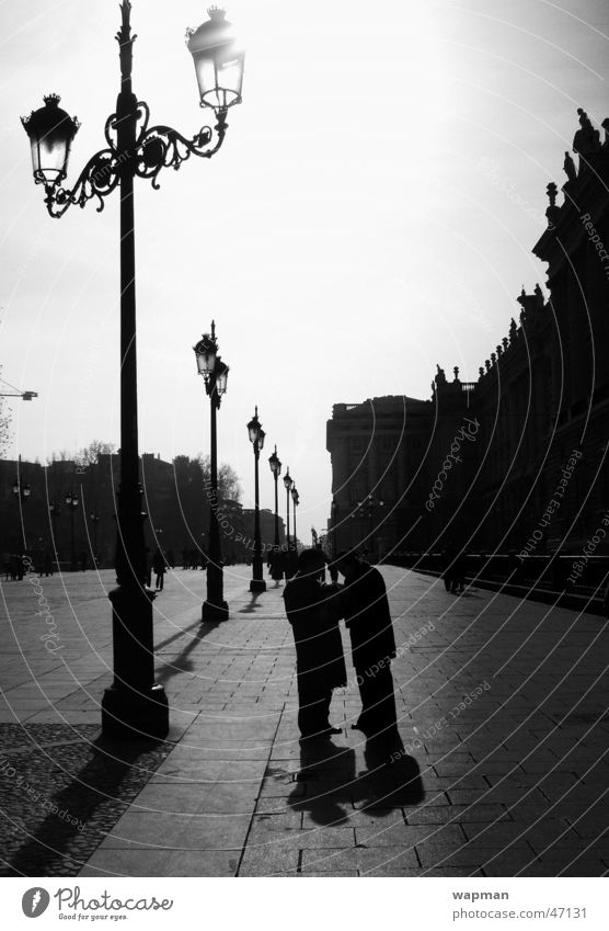 Palacio Real - Madrid Straßenbeleuchtung dunkel Stadt Spanien Königspalast sprechen Außenaufnahme Schatten Mensch Schwarzweißfoto Kontrast
