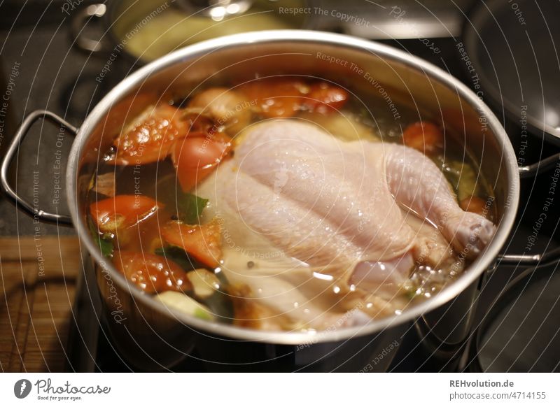 Suppenhuhn kochen & garen Huhn Hähnchen Kochtopf Essen Essen zubereiten Lebensmittel Hühnersuppe Gemüse kochkurs Kochbuch Bioprodukte Gesundheit