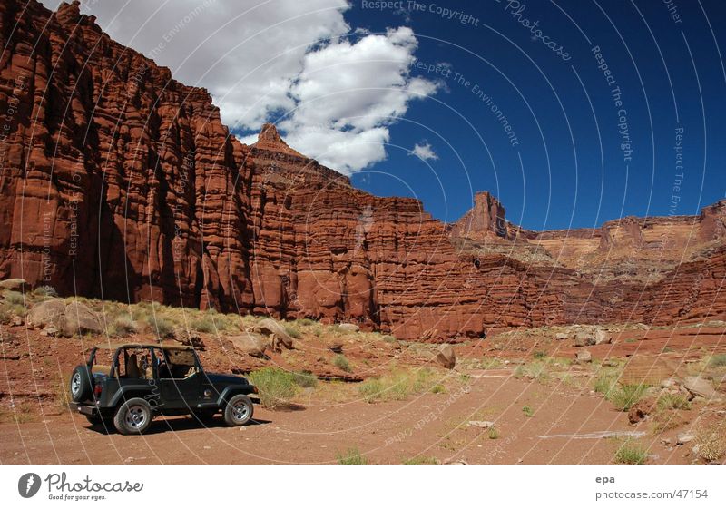 Canyonlands Nationalpark Schlucht rot Abenteuer Ferien & Urlaub & Reisen Geländewagen Moab Canyonlands National Park USA Stein Himmel Landschaft Ferne Freiheit