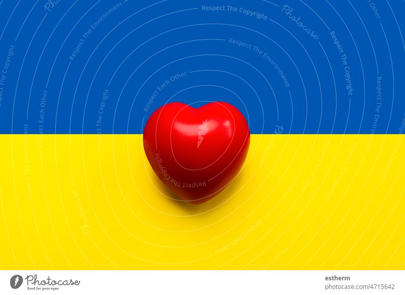 Nationale Flagge der Ukraine Hintergrund mit einem roten Herzen. Spende Konzept Selbstständigkeit Regierung Welt Zustand Europa Krieg Russland Frieden