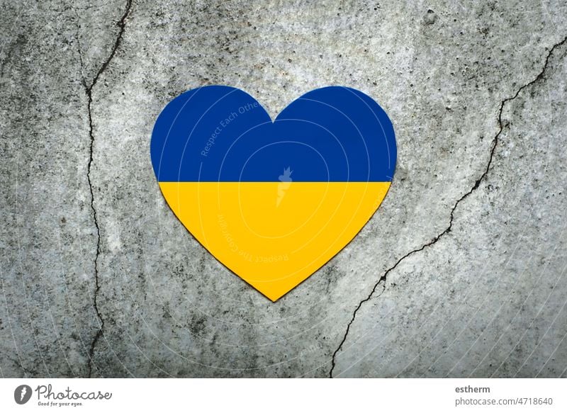 Flagge der Ukraine mit blauem und gelbem Bleistift mit Kopierraum