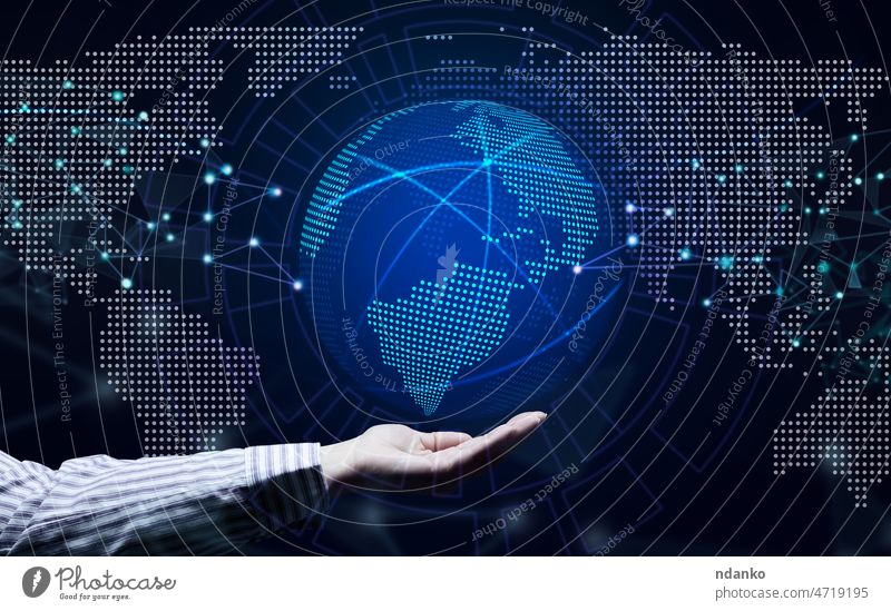 holografisches Modell der Weltkugel und einer Frauenhand. Konzept des schnellen Informationsaustauschs, globales Internet Ball blau Business Geschäftsmann