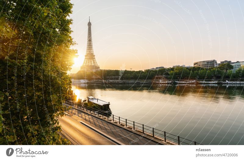 Blick auf den Eiffelturm bei Sonnenaufgang, Paris. Frankreich Turm Wahrzeichen Skyline Europa Sommer Seine Ansicht reisen Sonnenuntergang Straße romantisch