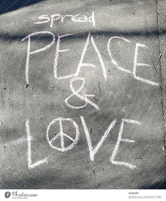 spread peace & love frieden liebe kreide urban straße symbolik buchstaben krieg Symbole & Metaphern