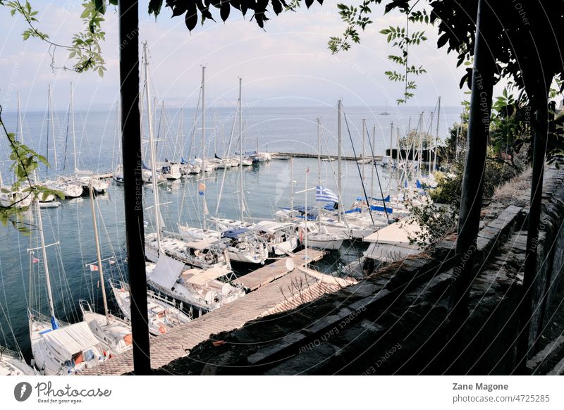 Boote und Yachten im Hafen Segeln Jacht hafen Sportboot MEER Meer mediterran Griechenland Italien reich Freizeit Hobby Bootsfahrt Bootfahren Schifffahrt