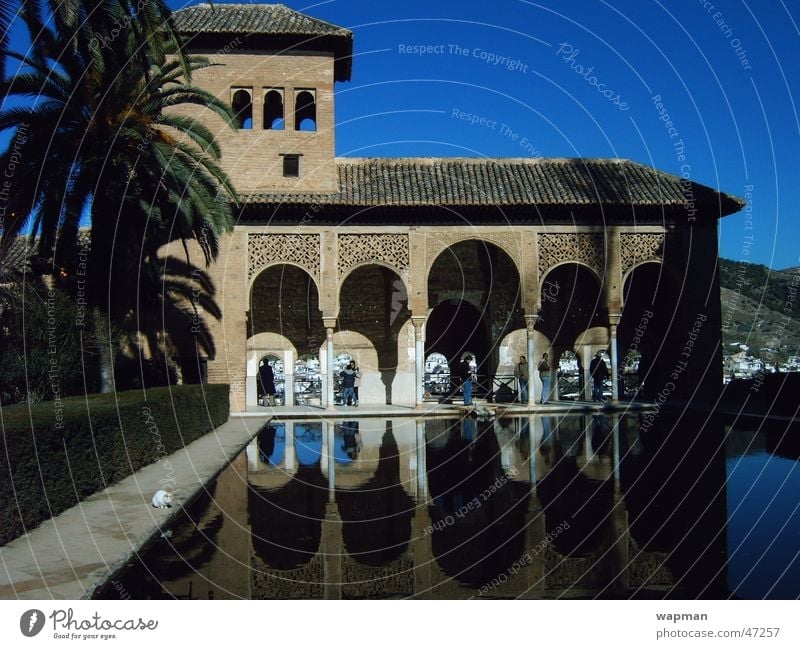Alhambra Granada Andalusien Spanien Gebäude Reflexion & Spiegelung reflektion Architektur