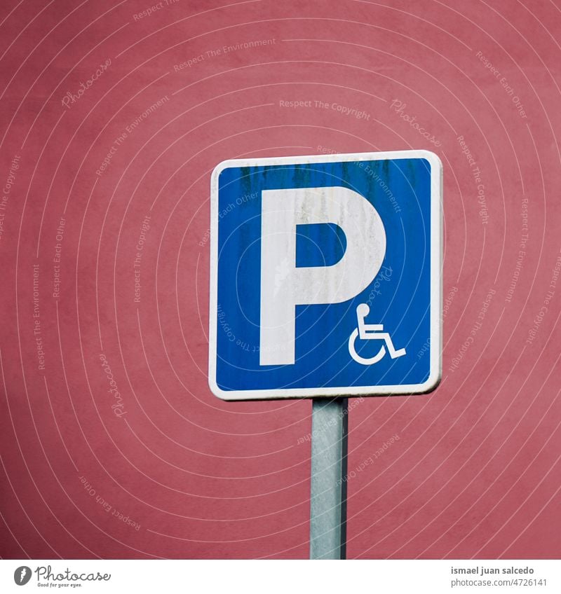 Rollstuhlfahrersignal auf der Straße Ampel Verkehrsgebot Zeichen signalisieren Symbol deaktiviert Behinderten-Zeichen parken Zugänglichkeit Pflege Zugang