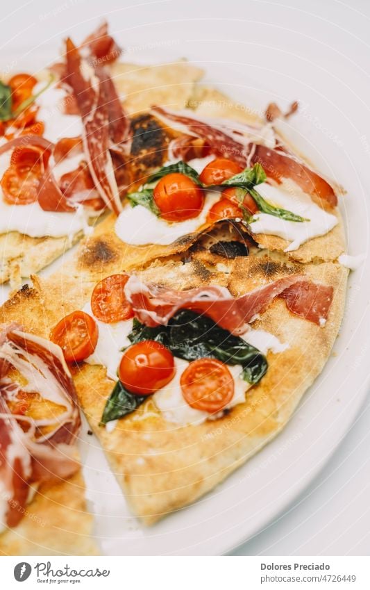 Pizza nach italienischer Art, die scheibenweise verkauft wird Hintergrund gebacken Basilikum Käse klassisch gekocht knirschen Kruste Küche lecker Diät