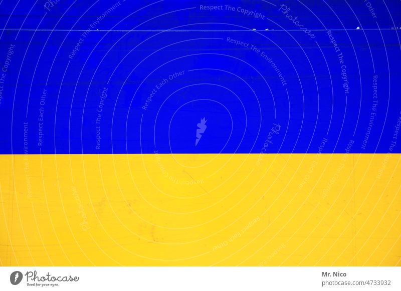 Nationalfarben der Ukraine Symbole & Metaphern Politik & Staat Ukraine-Krieg ukrainische Flagge Nationalität Patriotismus zweifarbig gelb blau Oberfläche