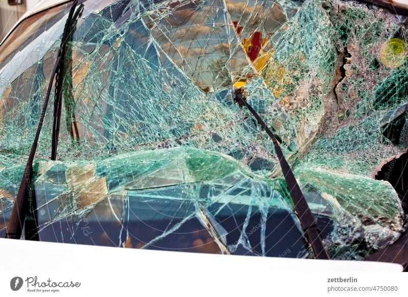 Seitenscheibe, Unfall, Einbruch, Plastikfolie - ein lizenzfreies Stock Foto von  Photocase