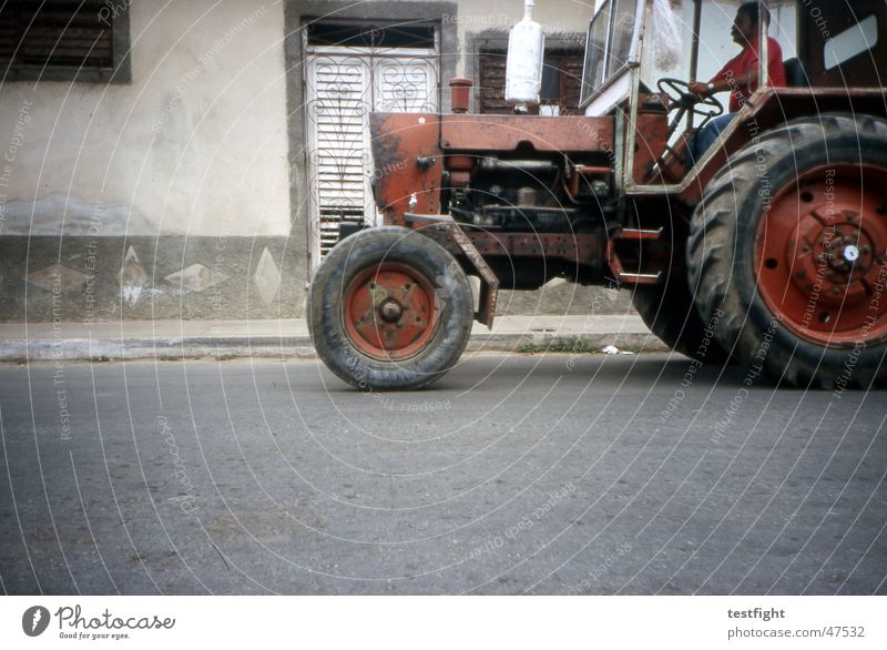 kuba Kuba Traktor Havanna Stadt Straße street tractor