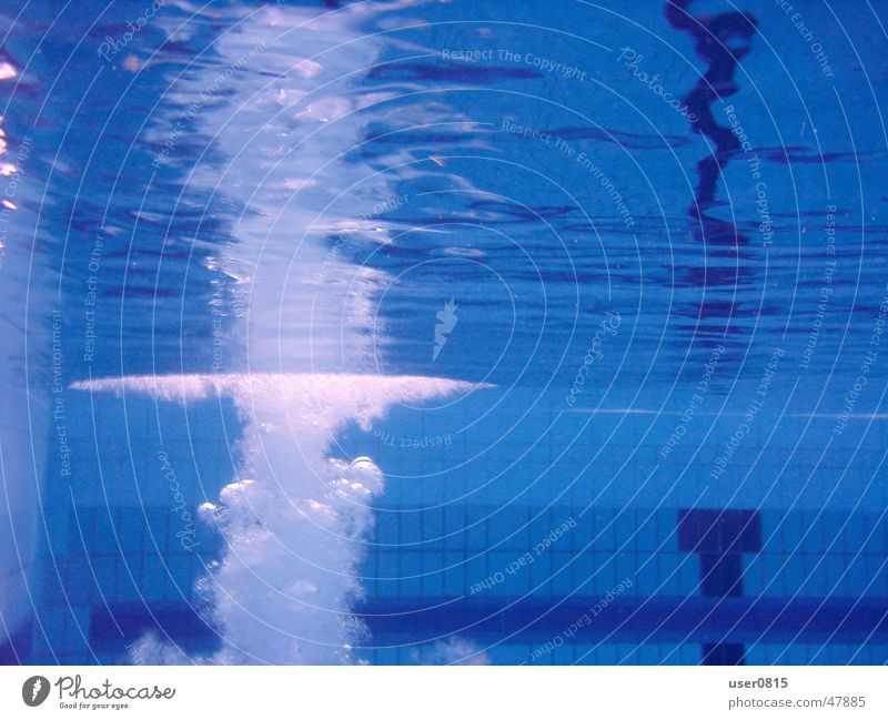 Blubb Luftblase sprudelnd Blubbern Schwimmbad Wasser Unterwasseraufnahme