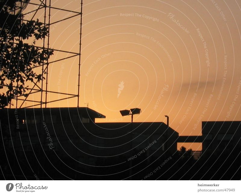 Irgendwo in Barcelona Sonnenuntergang Gegenlicht Abenddämmerung Physik Belichtung Strommast Wärme