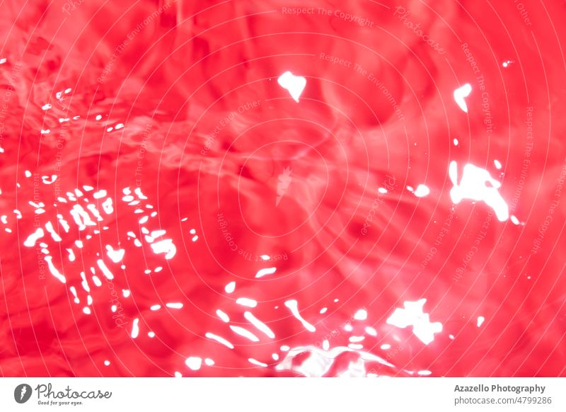 Roter abstrakter Hintergrund in Unschärfe. Unscharfe flüssige Oberfläche in lebhaftem Rot. abstrakte Kunst Blut Schaumblase chaotisch abschließen Farbe