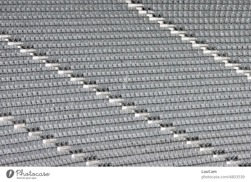 366 Stühle und 3 Treppen Stadion leeres Stadion menschenleer Sitzgelegenheit leere Sitzreihen Bestuhlung Stuhlreihe Publikum Veranstaltung Platz Spielende frei