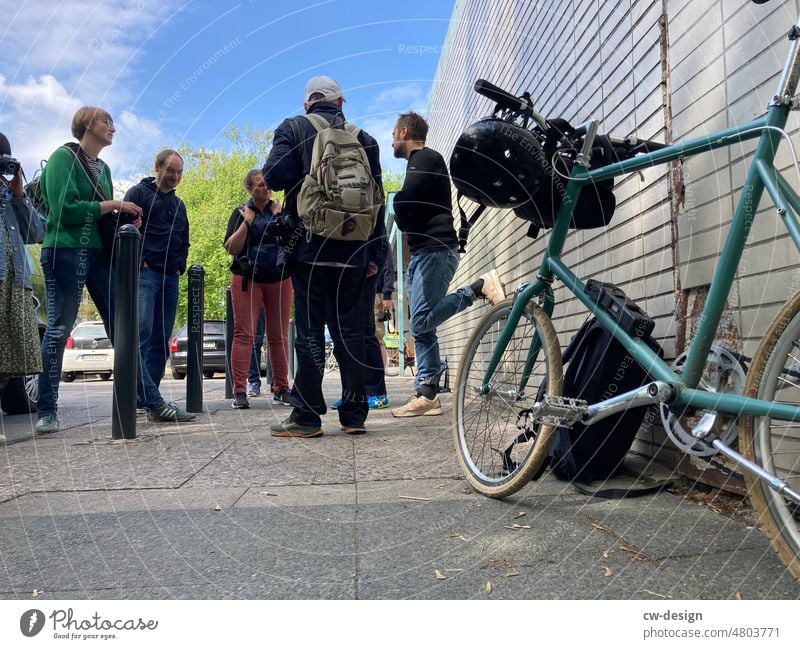 [hansa BER 2022] Personen Treffen Hansaplatz Fahrrad Menschen