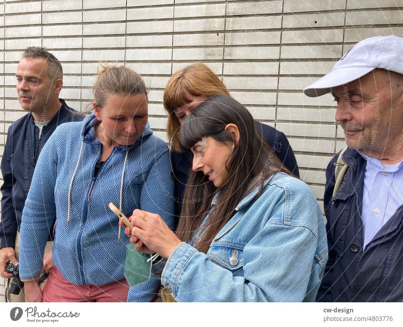 [hansa BER 2022] Personen Menschen Treffen Hansaplatz Menschengruppe