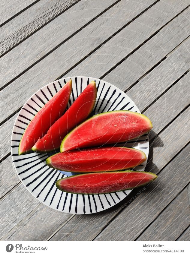 Wassermelone, frisch aufgeschnitten. saftig süß rot Lebensmittel geschmackvoll Frucht Gemüse Farbfoto lecker reif Vegetarische Ernährung Sommer Gesundheit