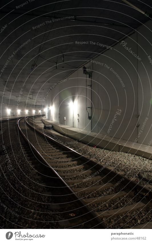 Tunnelgleise unterirdisch ein lizenzfreies Stock Foto