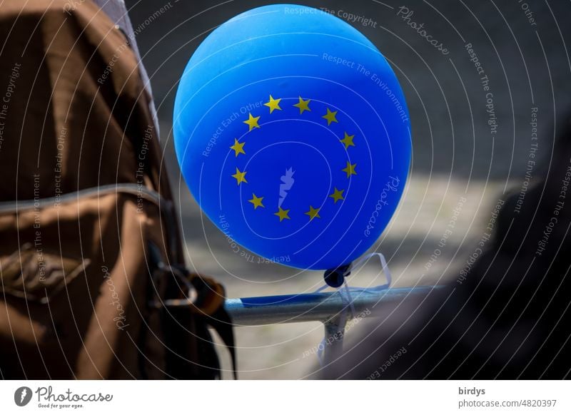 Europa - Luftballon, Luftballon in blau mit gelben Sternen EU Europäische Union gelbe Sterne Europaluftballon Symbole & Metaphern Helium Geländer pro Europa
