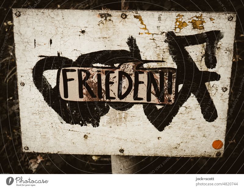 [hansa BER 2022] Frieden gefunden Freiheit Wort Typographie Deutsch Schriftzeichen Schilder & Markierungen schmutzig Graffiti Straßenkunst Großbuchstabe