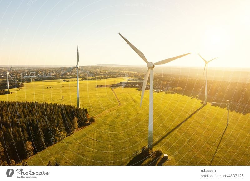 Windturbinen Windkraftwerk Energiepark Windmühle grün Turbine alternativ Klinge blau Entwicklung Ökologie elektrisch Elektrizität Umwelt umgebungsbedingt
