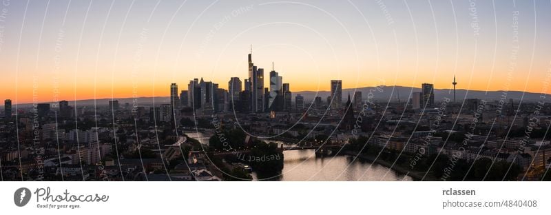 Frankfurt Stadt Skyline Panorama bei Sonnenuntergang Silhouette Architektur Ausblick Banken brexit Stadtbild Euro Europäische Union ffm Geschäfte Bürogebäude